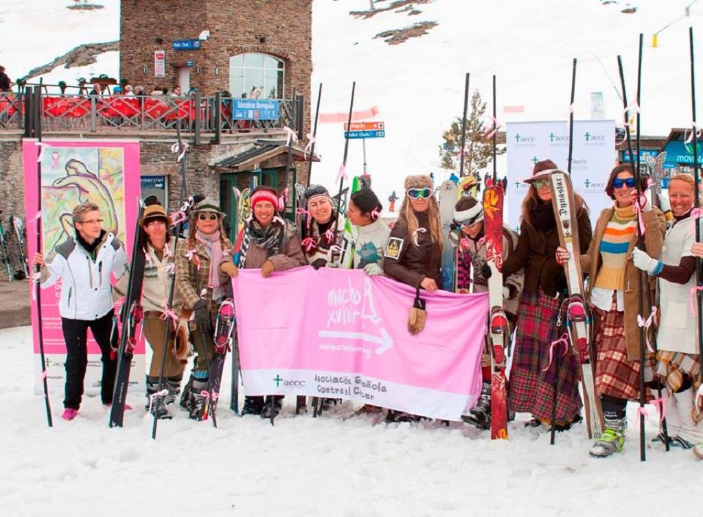 Las chicas telemarkeras del "Rikitaum" abanderan las Carreras Vintage y contra el Cánder de Mama de Sierra Nevada  