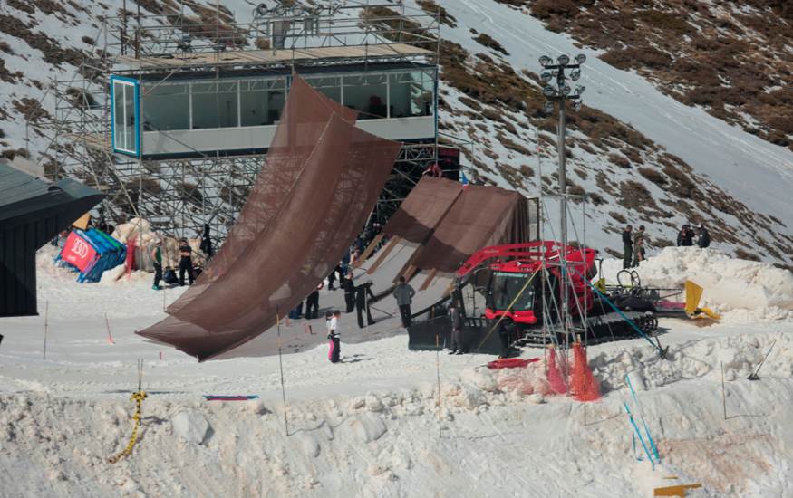 Espectacular transformación de las rampas dobles de los Aerials en el gran salto del Big Air