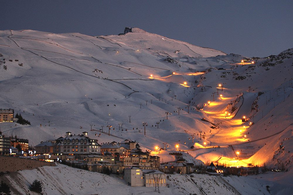 Sierra Nevada abre Loma de Dílar e inicia la temporada esquí nocturno