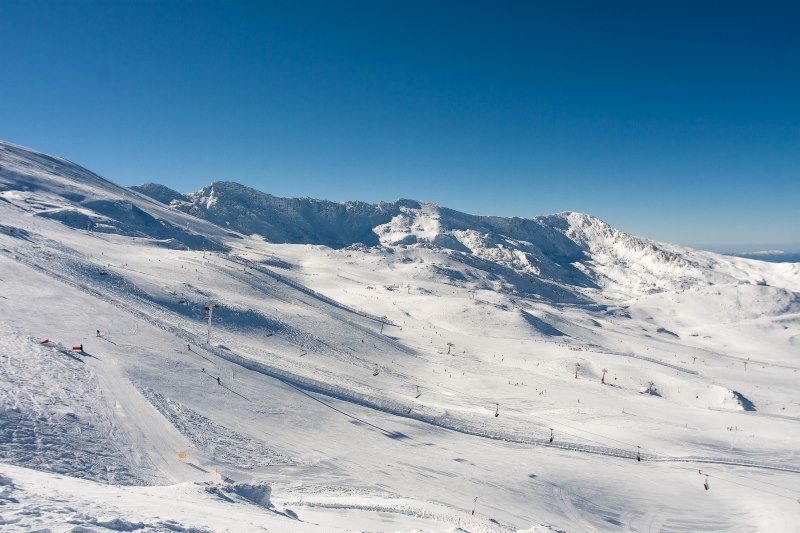 Una blanca Sierra Nevada ofrecerá 45 kilómetros con las primeras pistas de Veleta y Loma de Dílar