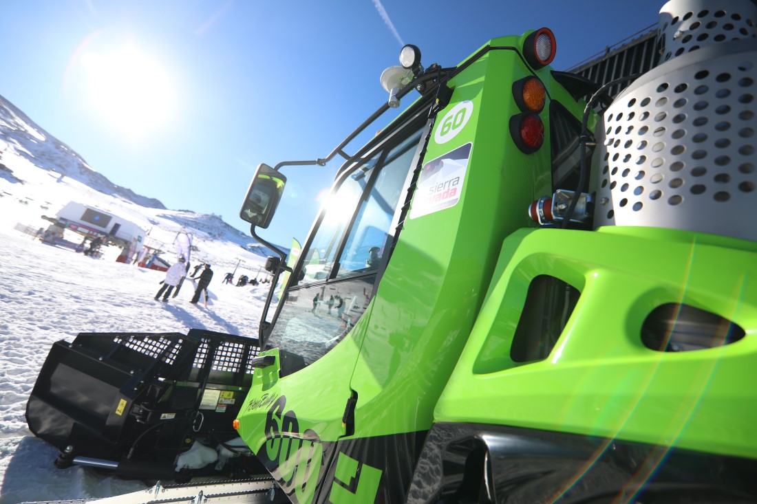 Sierra Nevada estrena 4 máquinas pisapistas híbridas Pisten Bully 600 E+