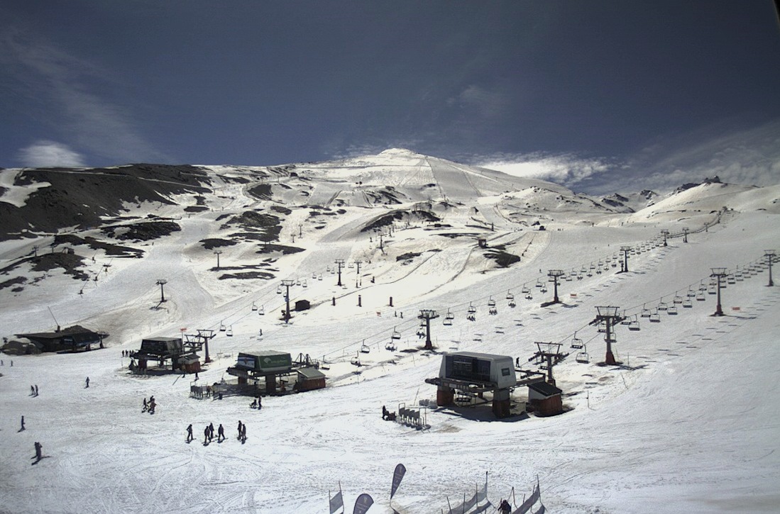 Sierra Nevada es la última estación de esquí abierta en la Península