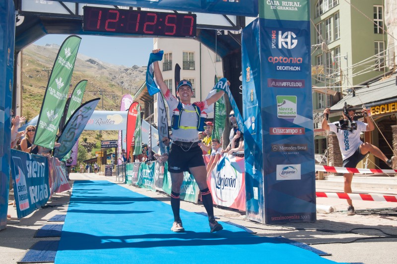 Pau Capell y Sonia Escuriola se imponen en la II Ultra Sierra Nevada y se llevan la Spain Ultra Cup