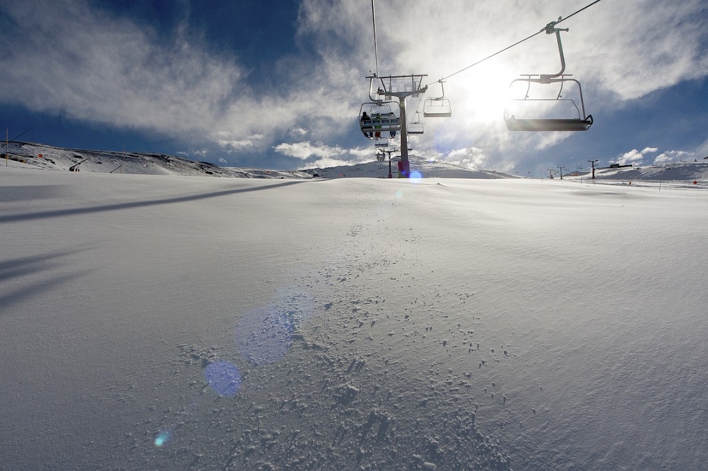 La nieve llega a Sierra Nevada para celebrar su Gran Día