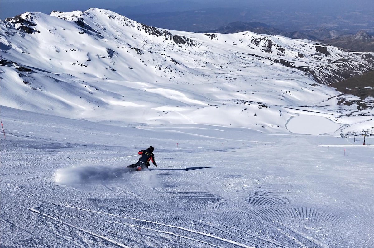 Andalucía inyectará liquidez en Sierra Nevada ante los 38 millones de caída en sus ingresos