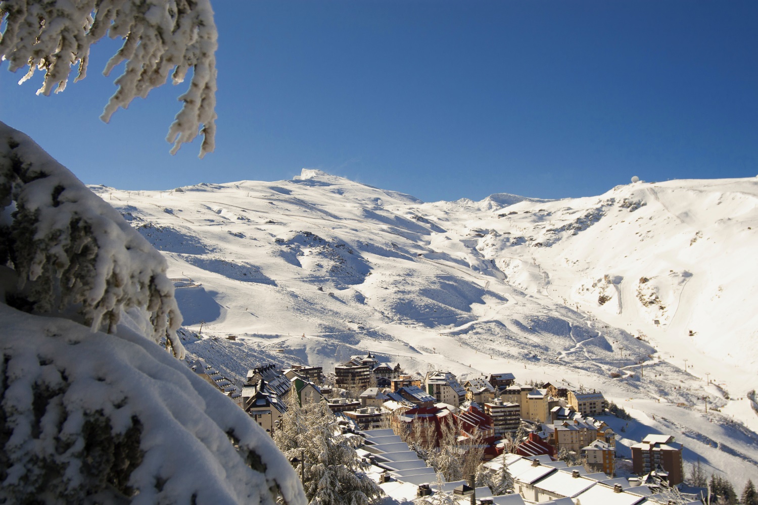 Sierra Nevada cierra la temporada de esquí y plantea como cómo devolver los forfaits