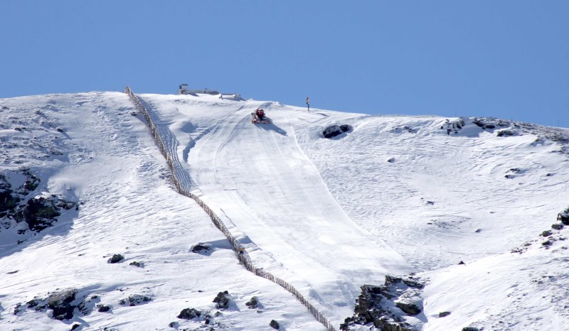 Sierra Nevada abre las pistas 'negras' Fuente del Tesoro, Tubo de Enebro y Neveros