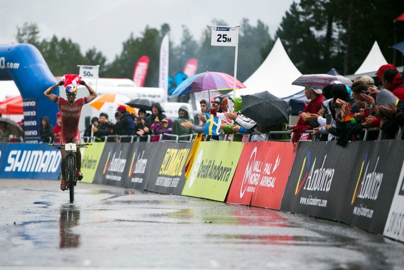  Martina Berta y Simon Andreassen se enfundan el maillot multicolor en XCO júnior en los Campeonatos del Mundo UCI