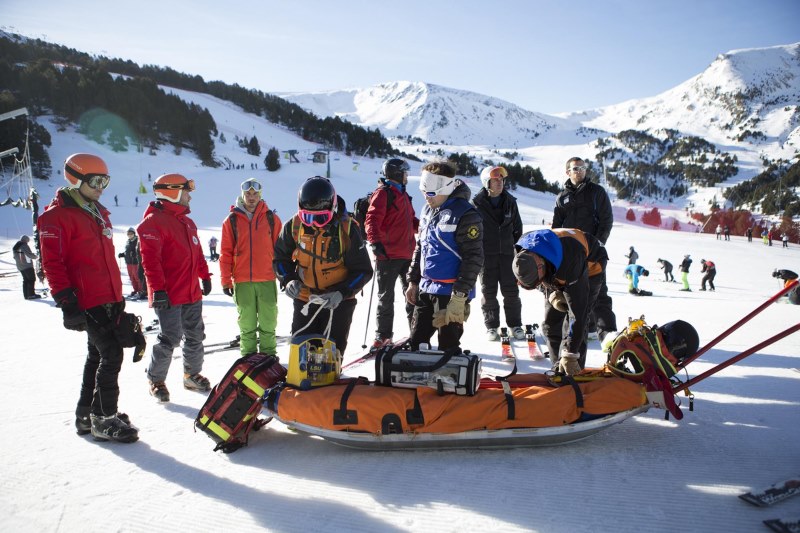 Espectacular simulacro de evacuación en la pista Àliga de Grandvalira de cara a la Copa del Mundo