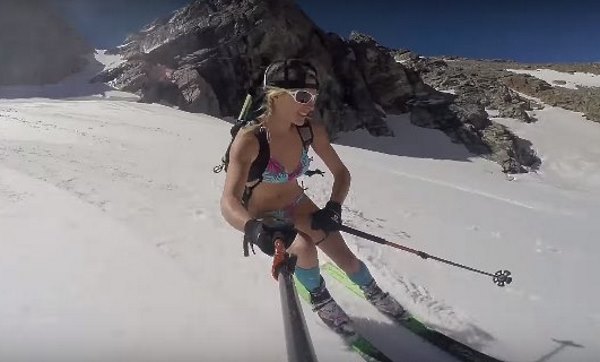 Bikini Ski a 3.900 metros de altitud en Middle Teton Glacier (Wyoming)