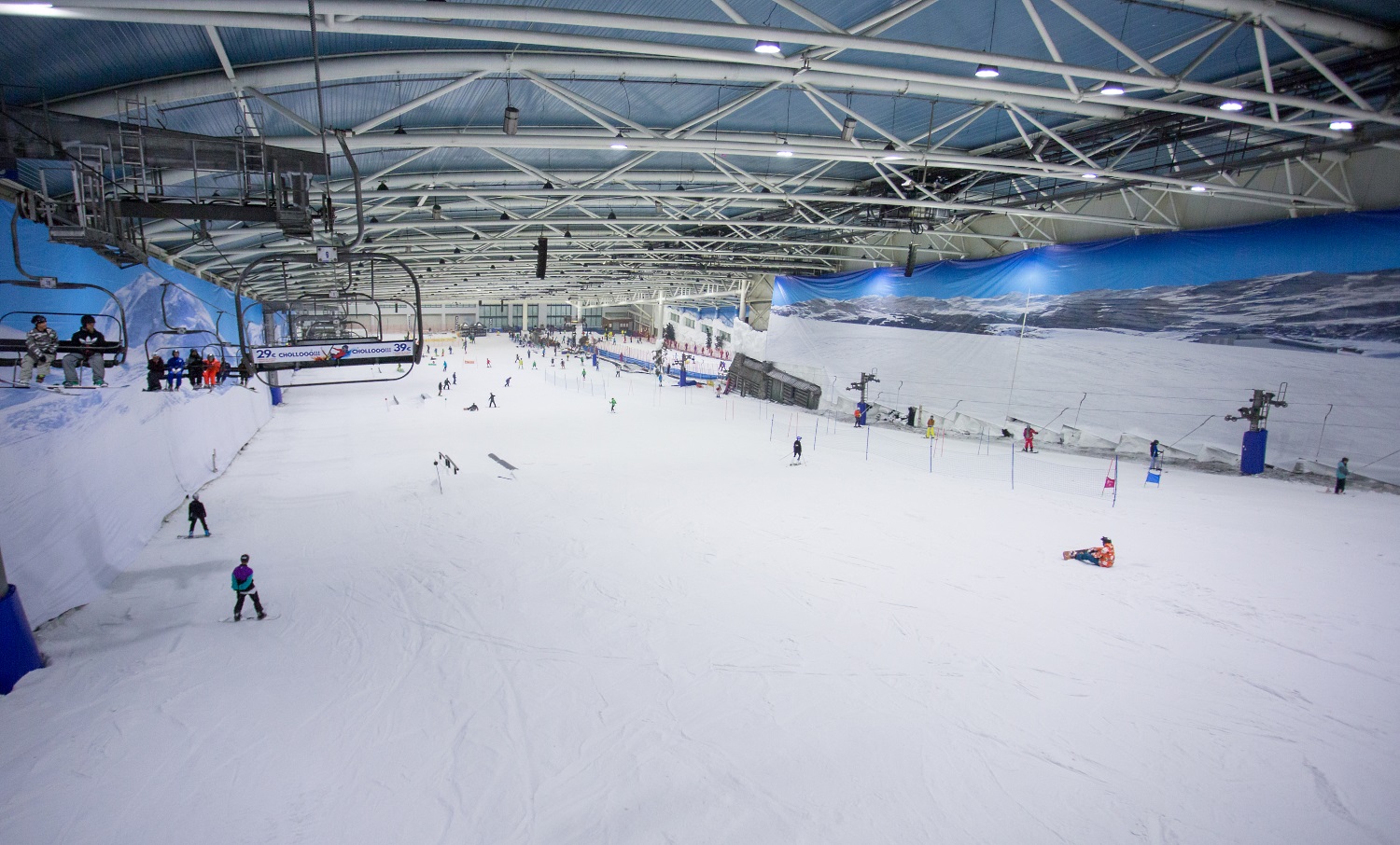 La fiesta de reinauguración de Madrid SnowZone reúne más de 2.000 personas