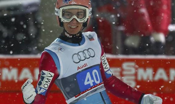 Stefan Kraft lider del Cuatro Trampolines al ganar en Oberstdorf