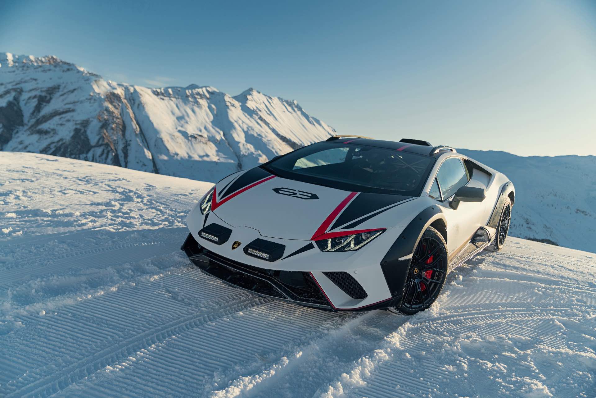 Lamborghini tiene un deportivo capaz de esquiar sobre la nieve