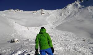 Espectacular vídeo de un alud que arrastra a 5 esquiadores en los Alpes franceses