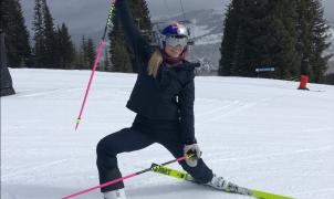 Lindsey Vonn sale de su retiro practicando un poco de esquí-ballet