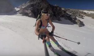 Bikini Ski a 3.900 metros de altitud en Middle Teton Glacier (Wyoming)