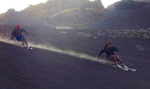 Sensacional vídeo "Skiing Down Side of Volcano" ¿Quien dijo que hacia falta nieve para esquiar?