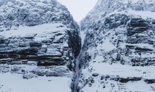 El rey de las canales, Aymar Navarro, se lanza por un corredor en los fiordos noruegos hasta el mar