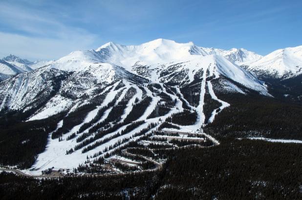 Vista aerea de Marmot Basin en Jasper