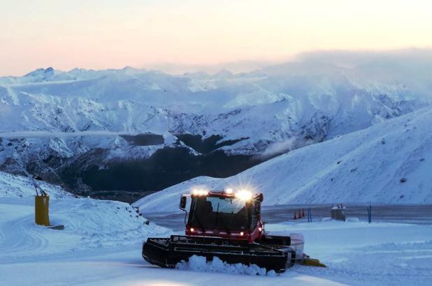 Nueva Zelanda, New Zealand, Isla del Sur, South Island, The Remarkables Ski Area, Groomer