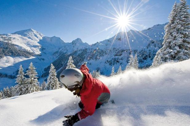 Snowboarder en Alpbachtal 