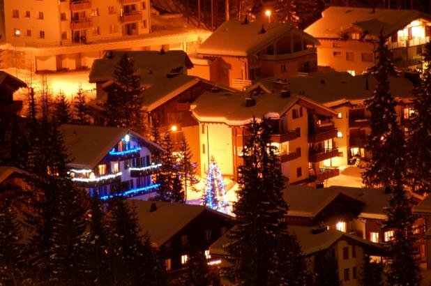 Vista del pueblo de Arosa por la noche