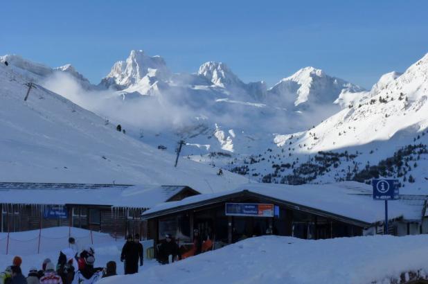 Astún imagen montañas nevadas