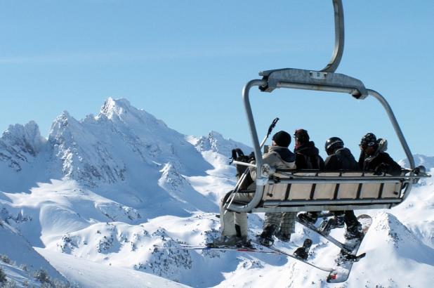 Montañas nevadas en Ax 3 Domaines