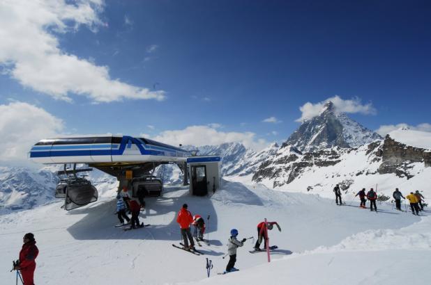 Italia, Valle de Aosta, Cervinia (Cervinia-Zermatt), breuil-cervinia llegada telesilla Bontadini