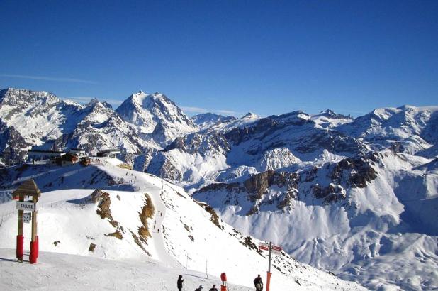 Les 3 Vallées imagen de llegada de una silla en Meribel