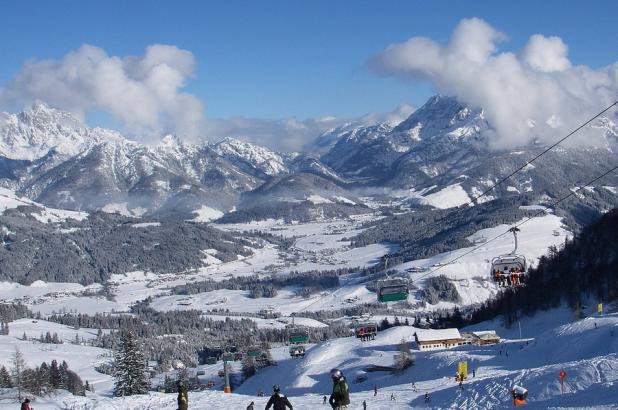 Panorama de las pistas de Fieberbrunn en los Alpes de Kitzbühel