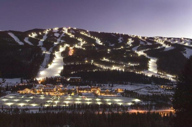 Imagen nocturna de la estación de Keystone