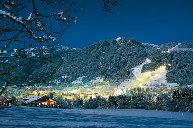 Paisaje nocturno de Kitzbühel