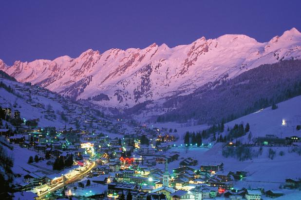 Impresionante foto nocturna de La Clusaz-Manigod