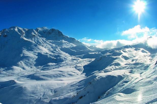 Magníficas montañas nevadas en Les Arcs