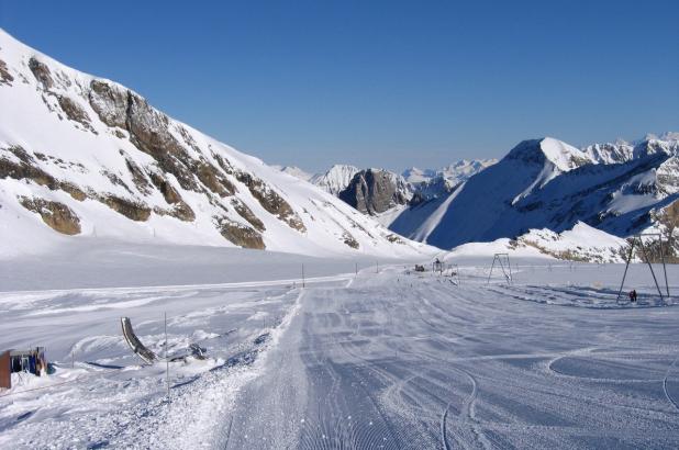 Día soleado de esquí en Les Diablerets