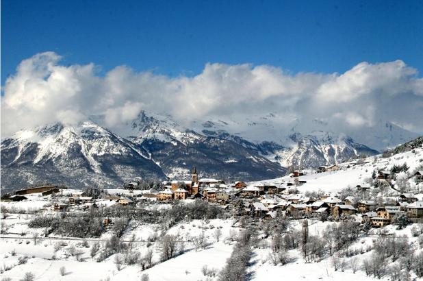 Panorámica de la población de Les Orres 