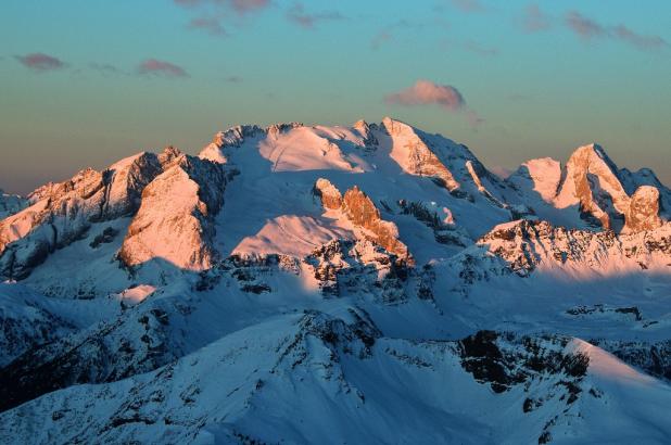 Fabulosa imagen de la Marmolada (dolomiti superski)