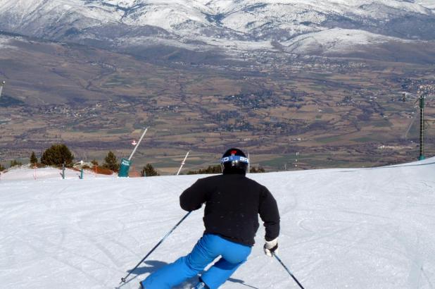 Esquiando en Masella con vistas al valle de la Cerdanya