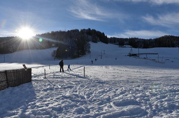 Día soleado de esquí en Mont Gibloux