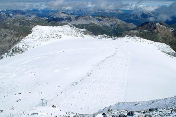 Imagen del Passo dello Stelvio el día 27 de junio del 2013, percto estado de la nieve