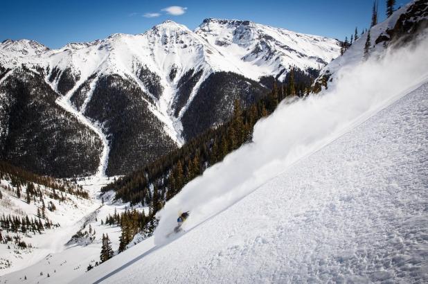 Freeriding con Silverton Mountain de fondo