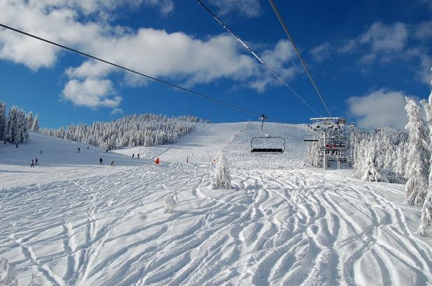 Panorama nevado en las pistas Valberg, Alpes Marítimos