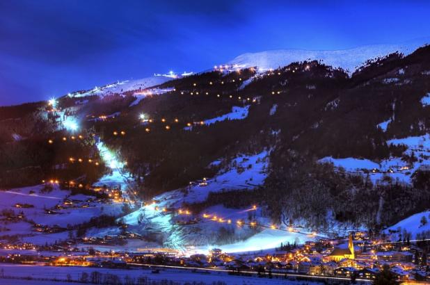 Imagen nocturna de Wildkogel-Arena en Salzburguerland