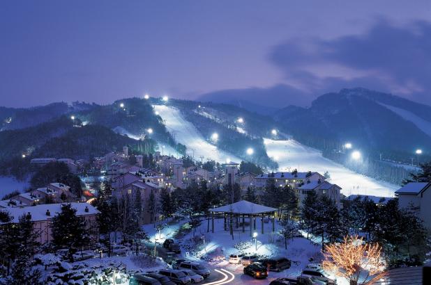 Vista nocturna de YongPyong Resort