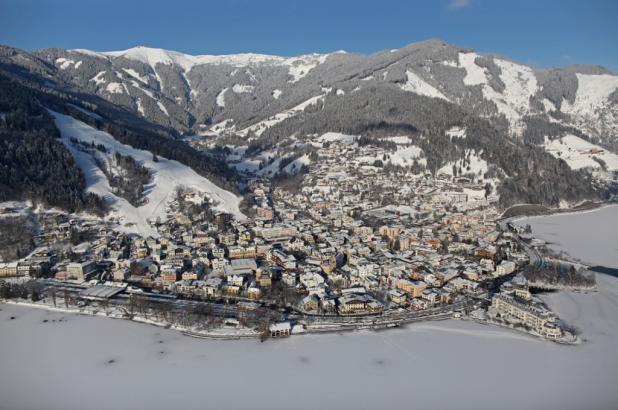 Espectacular imagen de la población de Zell am See