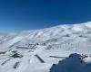 Cae un “nevadón” en Sierra Nevada y los primeros esquiadores ya bajan por sus pistas “cerradas”