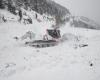 Una avalancha controlada atraviesa la carretera de acceso a Arinsal 