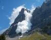 Unos excursionistas graban una enorme avalancha que se desploma en Grindelwald (Suiza)