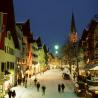 Bonito panorama invernal del centro de Kitzbühel